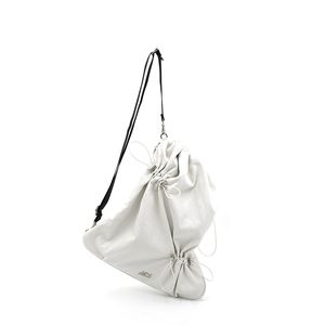 Sac fourre-tout léger en similicuir blanc nuage, style coréen, avec fermeture éclair latérale facile d'accès et bandoulière amovible - Product Image 3