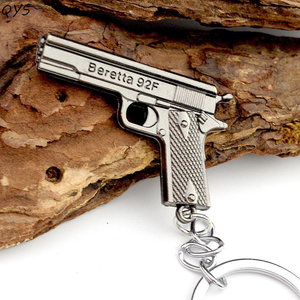 QYS Llavero de Pistola Metálico Plateado Ligero con Logo Personalizado e Impresión UV - Product Image 2