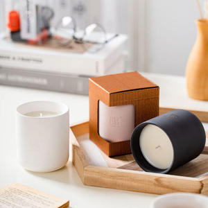 Venta al por mayor personalizado de lujo decoración del hogar tarro de cerámica cera de soja velas perfumadas con tapas - Product Image 3