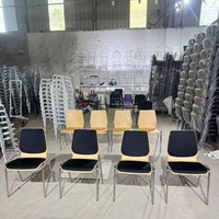 Chaise de conférence commerciale rembourrée en contreplaqué empilable et accrochable OKBUY, avec cadre métallique, pour banquets et formations, personnalisable