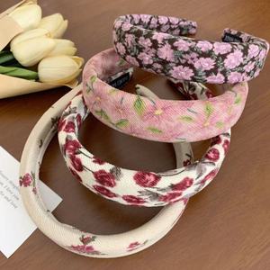 Serre-tête rembourré en tissu à motif floral vintage pour femme, idéal pour le quotidien, les fêtes et les mariages - Product Image 1