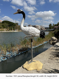 Scultura di Gru a Corona Rossa a Grandezza Naturale per Decorazione di Giardini e Parchi in Fibra di Vetro e Resina, MOQ Applicabile - Product Image 4