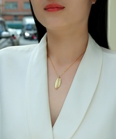 Collier en argent sterling S925 plaqué or 18 carats avec pendentif en forme de feuille, cadeau classique pour femmes, collier en moissanite à coupe ronde