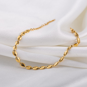 Chaîne en acier titane plaqué or 18 carats pour femme Yunnique, motif grain de café, design géométrique, bijou élégant et tendance, cadeau - Product Image 3