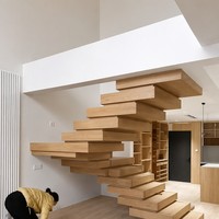 Escalier en bois flottant empilé pour villa, design avec garde-corps en verre