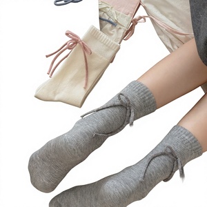 Chaussettes d'intérieur pour femme, mi-mollet, à <span class=keywords><strong>talon</strong></span>, avec nœud, en laine de lapin, épaisses, chaudes, unies, antidérapantes et respirantes, pour l'hiver - Product Image 1