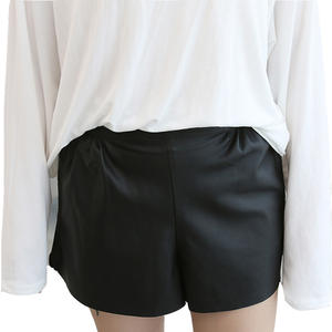 Shorts de Cuero Sintético PU Negro de Cintura Alta para Mujer Talla Grande N6601, Corte Regular, Tela Satén, Moda Otoño - Product Image 1