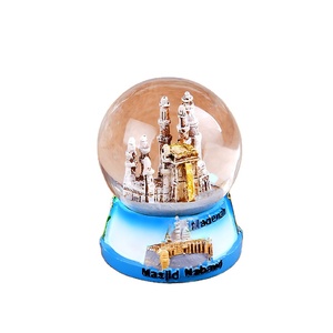 Artisanat en résine <span class=keywords><strong>Mini</strong></span> boules à neige personnalisées de Noël Globes à neige pour bâtiment en gros Globes à eau Cadeaux bon marché - Product Image 2