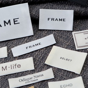 Étiquettes tissées à coudre personnalisées étiquettes de cou de vêtements haute densité étiquettes principales de vêtement de logo de marque pour vêtements - Product Image 3