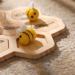 Natürliches Holz Bienen-Lebenszyklus Zuordnungsspielzeug für Kleinkinder Montessori Wissenschaftsspielzeug Wabenform Insekten-Lernspiel für Kinder - Product Image 5