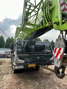 Grue mobile Zoomlion ZTC700 de 70 tonnes utilisée pour les projets de levage d'infrastructure - Product Image 4