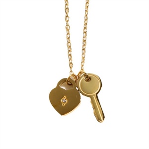 Nouveau collier pour femme en acier inoxydable avec breloque clé et chaîne à maillons, idéal pour un style décontracté ou sportif, parfait pour un anniversaire - Product Image 5