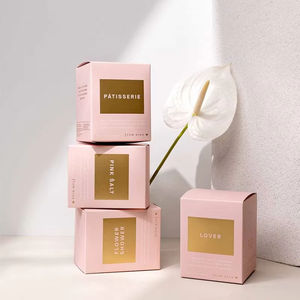 เทียนหอมอโรมาเธอราพี กลิ่นไม้จันทน์และลูกแพร์ ผสมไขถั่วเหลือง 60% สีโรสโกลด์สุดหรู ขนาด 10 ออนซ์ สำหรับขายส่งและขายต่อ - Product Image 5