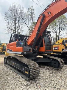 รถขุดไฮดรอลิกแบบตีนตะขาบ Doosan DX225LC สีส้ม พร้อมระบบตีนตะขาบและห้องโดยสาร - Product Image 1