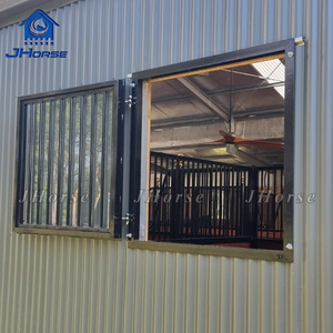 スイングドアホースストール,ローリングフィーダー付き - Product Image 5