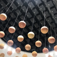 Lumière de boule cinétique LED DMX polychrome Système cinétique de contrôle Dmx Boule de levage LED Rgbw Boule de levage LED