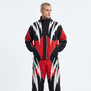 Conjunto Deportivo para Hombre con Estampado Geométrico Rojo, Negro y Blanco, Chaqueta Cortavientos con Cierre Frontal y Cuello Alto, Ropa de Otoño - Product Image 1
