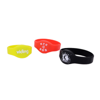Bracelet intelligent RFID en silicone NFC 13,56 MHz imperméable avec logo personnalisé G01, réutilisable pour les parcs aquatiques et les systèmes de contrôle d'accès