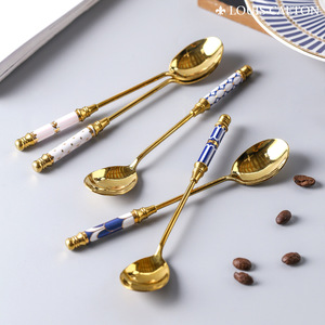 Cuillères à café KCH de luxe léger, rétro, dorées, avec manches en céramique, en porcelaine bleue et blanche de luxe, longues, pour thé et desserts - Product Image 3