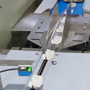 뜨거운 판매 자동 자동차 향수 카드 포장 포장 기계 자동차 공기 청정기 카드 흐름 포장 기계 향수 주입 - Product Image 4