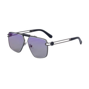 Nouvelles lunettes de soleil carrées pour hommes, monture en métal doré et noir, verres en plastique PC UV400, protection solaire tendance pour l'extérieur - Product Image 4