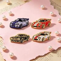 En gros, épingles en métal à motifs de dessins animés, mini-broches créatives en alliage métallique en forme de voiture, badges, cadeaux souvenirs et épingles décoratives pour chapeaux de golf et sacs