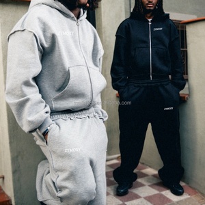 Ensemble de survêtement en coton pour homme, comprenant un sweat à capuche oversize de créateur et un pantalon de survêtement ample, de haute qualité et personnalisable. - Product Image 3