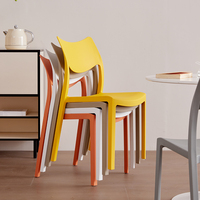 Chaise empilable en plastique pour l'intérieur et l'extérieur, sans accoudoirs, pour la salle à manger, la maison et le café