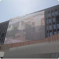 Système d'affichage LED transparent étanche, personnalisable, pour signalisation numérique extérieure, mur-rideau en verre