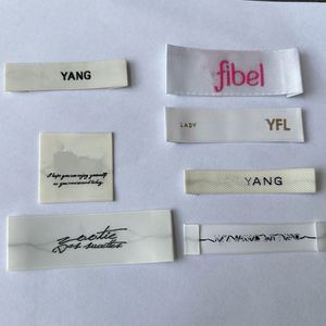 Étiquettes tissées personnalisées 3D avec logo, semi-collées, thermocollantes, pour l'entretien des vêtements, à coudre sur les vêtements - Product Image 1