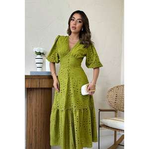 ชุดเดรสทรงเอปักลายสีเขียวพิสตาชิโอ เอวธรรมชาติ คอทรงโอ ผ้าทอ ระบายอากาศได้ดี เหมาะสำหรับใส่ในชีวิตประจำวัน สไตล์ลำลอง - Product Image 3