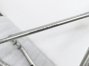 Bicicletta da Strada Waltly - Telaio a Gruccia con Freni a Disco Flat Mount, Leggera in Titanio, Compatibilità con Cablaggio Esterno - Product Image 4