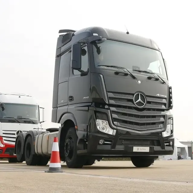 Mercedes แรงม้าที่ดีที่สุด 480hp เครื่องยนต์ดีเซลหัวรถแทรกเตอร์ 2023 ราคาผลิตรถบรรทุกกล้อง 12 คู่มืออัตโนมัติ