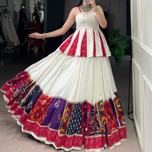 Lehenga choli de rayón puro totalmente cosido con trabajo de parche múltiple con retoque de encaje perfecto para vestir una colección - Product Image 1