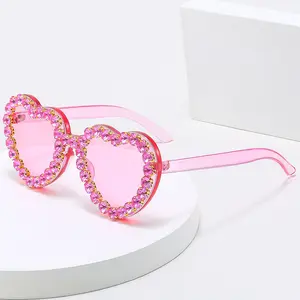 Lunettes de soleil en forme de cœur pour femmes Trendy Diamond Bling Crystal Designer Shades Famous Brands Luxury Women Shaped Sunglasses