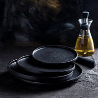 Assiette plate en céramique stoneware faite à la main, sans BPA, écologique, moderne, noir mat, de qualité hôtelière, compatible micro-ondes, directement de l'usine Uaral