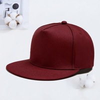 Groothandel 5-panel flatbill cap met aangepaste borduring, gestructureerde snapback, performance outdoor street fashion, 100%
