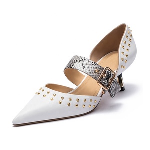 Sexy bout pointu <span class=keywords><strong>blanc</strong></span> vachette et texture de serpent boucle de ceinture chinois mary jane chaussures pour femmes - Product Image 1