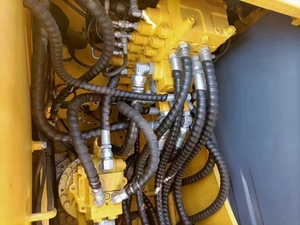 รถขุดไฮดรอลิกแบบตีนตะขาบ Komatsu PC130 ขนาด 13 ตัน รุ่นปี 2019 มือสอง พร้อมเครื่องยนต์ ปั๊ม เกียร์บ็อกซ์ และชิ้นส่วนหลักอื่นๆ ขายที่เซี่ยงไฮ้ - Product Image 3