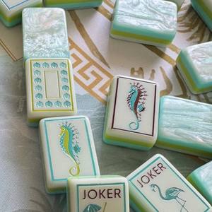Jeu de tuiles de mahjong en acrylique américain personnalisées, bleu clair nacré, avec illustration de hippocampe - Product Image 4