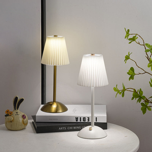 现代褶皱式可充电 LED 台灯，带触摸调光功能，适用于餐桌、卧室、床头、餐厅装饰照明 - Product Image 2
