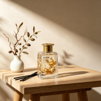 Bouteille diffuseur de parfum 180 ml avec fond épais, pompe pulvérisatrice, bouchon, sérigraphie couleur personnalisée et bâtonnets en fibre