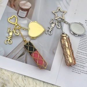 Pendentif d'amour original et raffiné, pendentif de sac, pochette en maille pour rouge à lèvres faite à la main, porte-clés en acier inoxydable - Product Image 1