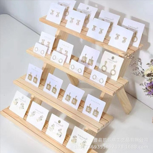 Support de présentation de bijoux en bois massif, minimaliste et tendance Instagram, idéal pour boucles d'oreilles et clous d'oreilles, parfait pour les vendeurs de rue, pour une présentation optimale. - Product Image 4
