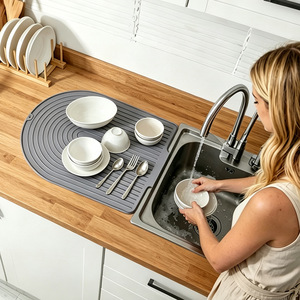 Tapete Escurridor de Silicona en Forma de U, Semicircular, Antideslizante, Impermeable y con Diseño para Colgar, Protector para Fregadero de Cocina y Encimera - Product Image 4