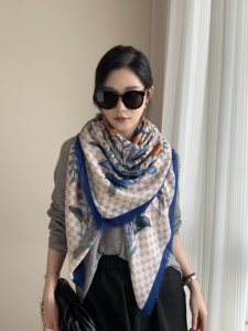 إكسسوارات أنيقة للخريف، شالات فاخرة مطبوعة بنقوش زهور للنساء، 130*130 سم، أوشحة مربعة كبيرة ناعمة من الفيسكوز المطبوع - Product Image 6