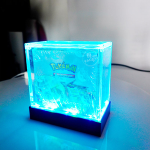 Boîte de rangement décorative de bureau en acrylique transparent avec éclairage LED pour booster de cartes Pokémon TCG - Product Image 3