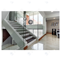 Rampe d'escalier anti-chute écologique Prima pour escalier intérieur de maison duplex