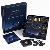 Jeu de société personnalisé sur le thème de l'Observatoire Spatial, pièces en carton et en bois, boîte rigide, matériaux recyclés - Jeu de stratégie astronomique pour les établissements d'enseignement des sciences et de technologie (STEM)