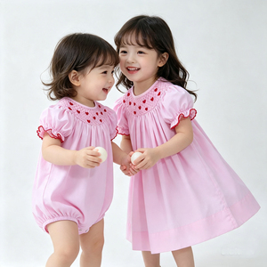 Robe rose smockée à la main avec broderie cœur rouge, manches volantées, collection Sweetheart pour bébés, tout-petits et enfants - Product Image 3